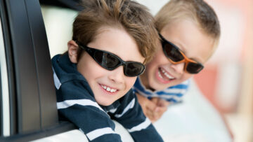 Sonnenschutz auch im Auto notwendig